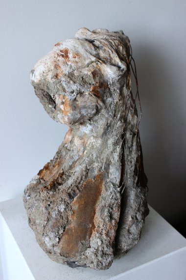 125